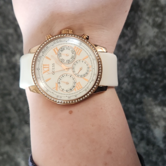 Watch - Picture 3 of 3